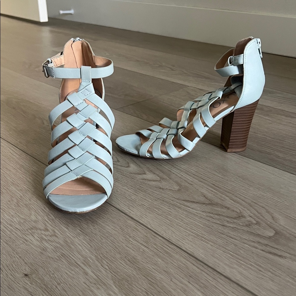 XOXO Pale Blue Crisscross Heeled Sandals Size 7 - Picture 6 of 11